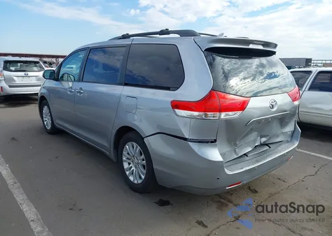 2011 Toyota Sienna Xle V6 из США, поврежденный, VIN 5TDYK3DC7BS006817